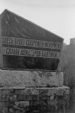 Закладной камень для монумента Славы авиаторам Балтики, на заднем плане крыша музыкального училища по ул. Тюленина, 4 без пристройки
