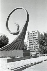 Монумент Землякам-космонавтам 1.jpg